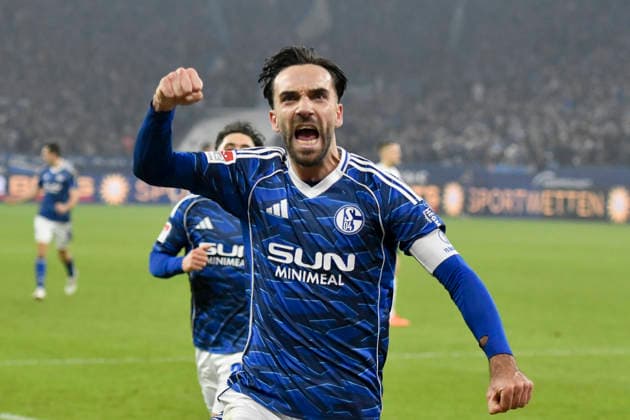 Kenan Karaman Schalke 19 cheers after scoring 1 1 28 11 2025 Football FC Schalke 04 vs SC Paderborn 07, Veltins Arena, Gelsenkirchen, DFB DFL REGULATIONS PROHIBIT ANY USE OF PHOTOGRAPHS AS IMAGE SEQUENCES AND OR QUASI VIDEO Copyright: xpepphotox xSaschaxWeizx pep00321, pep_20251128_hm_29607