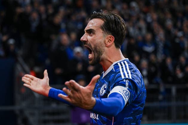 28 11 2025, Football, 2 Bundesliga, Season 2025 2026, Matchday 14, FC Schalke 04 SC Paderborn, Kenan Karaman FC Schalke 04 celebrates the goal for 1 1, xRHR PHOTO YYx Copyright: KROEGER RHR-FOTOx RHR-FOTO YY
