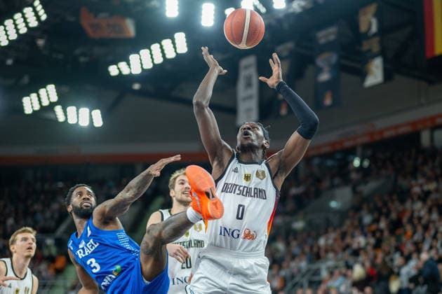 Khadeen Carrington Israel, 03 , Isaac Bonga Germany, 00 , GER, Germany vs Isreal, FIBA, Basketball, World Cup 2027 European Qualifiers, Country Match, Round 1, Group E, 28 11 2025, GER, Germany vs Isreal, FIBA, Basketball, World Cup 2027 European Qualifiers, Country Match, Round 1, Group E, 28 11 2025 Neu Ulm Copyright: xEibner-Pressefotox EP_EER