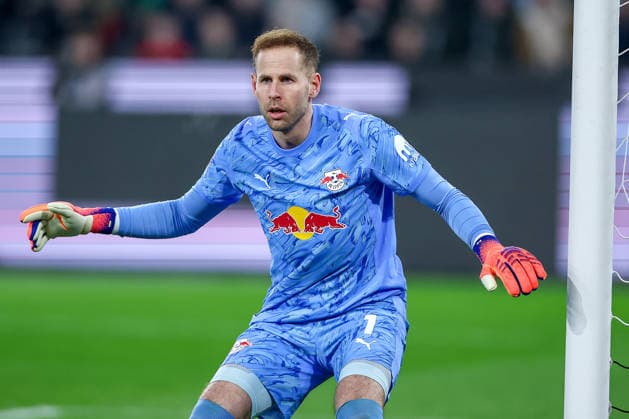 28 11 2025, Soccer, Borussia Mönchengladbach RB Leipzig, 1 Soccer Bundesliga, Matchday 12, Borussia Park, Season 2025 2026 Goalkeeper Peter Gulacsi RB Leipzig 01 gesticulating DFB regulations prohibit any use of photographs as image sequences and or quasi video North Rhine-Westphalia Germany