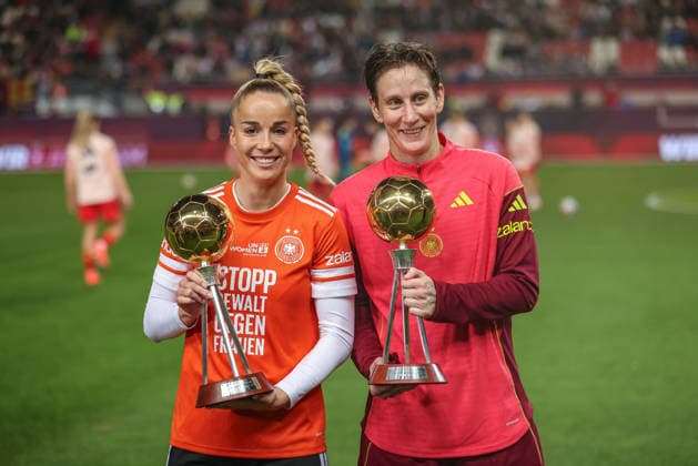 GER, Kaiserslautern, Germany vs Spain, international match, football, UEFA, 2025 2026 season, Womens Nations League, Fritz Walter Stadion, final, first leg in picture Giulia Gwinn Germany 7 and Ann Katrin Berger Germany 1 receive the trophy and award as Footballer of the Year DFB DFL REGULATIONS PROHIBIT ANY USE OF PHOTOGRAPHS AS IMAGE SEQUENCES AND OR QUASI VIDEO, 28 11 2025 Copyright: HMBxMedia HendrikxHamelau
