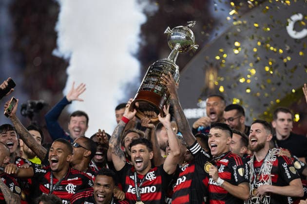 Sport Bilder des Tages LIMA (PE), 11 28 2025 - LIBERTADORES FLAMENGO x PALMEIRAS - Flamengo players celebrating the title during the match between Palmeiras and Flamengo, valid for the Final of the Copa Libertadores de America, held at the Estadio Monumental U, on the afternoon of Saturday, the 29th. (Photo: Crizam Franca Photo Premium SPP) 30930 (Crizam FranoÂßa, Crizam Franca SPP) Copyright: xCrizamxFranoÂßa,xCrizamxFrancax xSPPx spp-en-CrFrCrFr-crizam_franca_photo_premium_326663