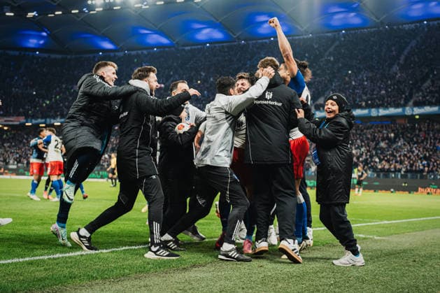 1 Bundesliga Hamburger SV vs VfB Stuttgart, 30 11 2025 GOAL, CHEER by Fabio Vieira Hamburger SV, 20 to 2 1 Football, 1 Bundesliga, Matchday 12 Hamburger SV vs VfB Stuttgart on 30 11 2025 at Volksparkstadion, Hamburg DFL REGULATIONS PROHIBIT ANY USE OF PHOTOGRAPHS AS IMAGE SEQUENCES AND OR QUASI VIDEO Copyright: xBEAUTIFULxSPORTS Tonhäuserx