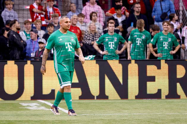 Singer Pietro Lombardi Team Young Bafana at Telekom Starkick 2025 in the Telekom Dome Numerous soccer legends, celebrities, influencers and stars kicked for a good cause on the small pitch Bonn, 30 11 2025 NRW Germany Copyright: xChristophxHardtx NRW Deutschland