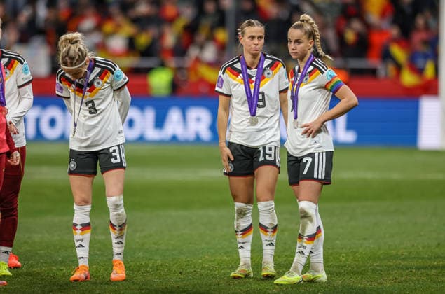 ESP, Madrid, Spain vs Germany, international match, football, UEFA, 2025 2026 season, Womens Nations League, Riyadh Air Metropolitano, final in picture Disappointment among the German team after the defeat in the final, Kathrin Hendrich Germany 3 , Klara Bühl Germany 19 , Giulia Gwinn Germany 7 DFB DFL REGULATIONS PROHIBIT ANY USE OF PHOTOGRAPHS AS IMAGE SEQUENCES AND OR QUASI VIDEO, 02 12 2025 Copyright: HMBxMedia HendrikxHamelau