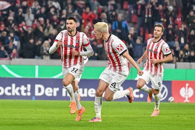Celebration for goal to 1 0 by Vincenzo Grifo SC Freiburg, 32 with Matthias Ginter SC Freiburg, 28 and Lucas Hoeler SC Freiburg, 09 GER, SC Freiburg SV Darmstadt 98, Football, DFB Pokal, Round of 16, Season 2025 2026, 03 12 2025 DFB REGULATES PROHIBIT ANY USE OF PHOTOGRAPHS AS IMAGE SEQUENCES AND OR QUASI VIDEO GER, SC Freiburg SV Darmstadt 98, Football, DFB Pokal, Round of 16, Season 2025 2026, 03 12 2025 Freiburg Copyright: xEibner-Pressefoto ThomasxHessx EP_THS