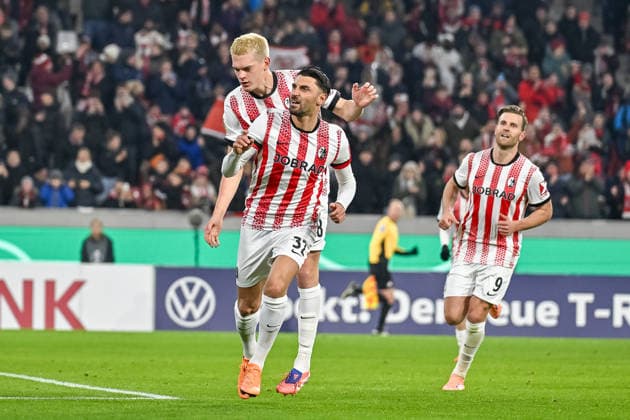 Celebration for goal to 1 0 by Vincenzo Grifo SC Freiburg, 32 with Matthias Ginter SC Freiburg, 28 and Lucas Hoeler SC Freiburg, 09 GER, SC Freiburg SV Darmstadt 98, Football, DFB Pokal, Round of 16, Season 2025 2026, 03 12 2025 DFB REGULATES PROHIBIT ANY USE OF PHOTOGRAPHS AS IMAGE SEQUENCES AND OR QUASI VIDEO GER, SC Freiburg SV Darmstadt 98, Football, DFB Pokal, Round of 16, Season 2025 2026, 03 12 2025 Freiburg Copyright: xEibner-Pressefoto ThomasxHessx EP_THS