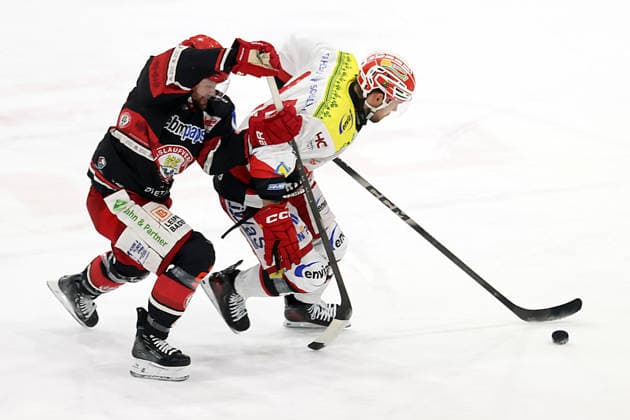 Sahnpark Crimmitschau 05 12 2025 Season 2025 26 Ice Hockey 2 Bundesliga Main Round Kunsteisstadion Home Game 21 Matchday Eispiraten Eispiraten EV Landshut Louis Brune EPC white Wade Bergman EVL black Crimmitschau Saxony Germany