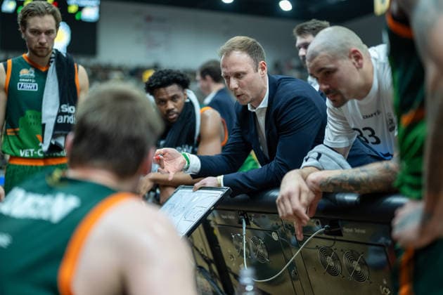 Jaques Schneider VET CONCEPT Gladiators Trier, Head Coach in time-out, GER, MHP RIESEN Ludwigsburg vs VET CONCEPT Gladiators Trier, easycredit BBL, Basketball, Bundesliga, Matchday 9, Season 2025 2026, 06 12 2025, GER, MHP RIESEN Ludwigsburg vs VET CONCEPT Gladiators Trier, easycredit BBL, Basketball, Bundesliga, Matchday 9, Season 2025 2026, 06 12 2025 Ludwigsburg Copyright: xEibner-Pressefoto SaschaxWaltherx EP_EER