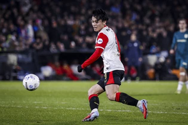ROTTERDAM - Ayase Ueda of Feyenoord during the Dutch Eredivisie match between Feyenoord and PEC Zwolle at Feyenoord Stadium De Kuip on December 6, 2025, in Rotterdam, Netherlands. ANP BAS CZERWINSKI Eredivisie 2025-2026 xVIxANPxSportx xxANPxIVx 544098544 originalFilename: 544098544