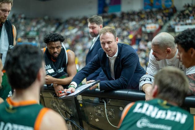 Jaques Schneider VET CONCEPT Gladiators Trier, Head Coach , GER, MHP RIESEN Ludwigsburg vs VET CONCEPT Gladiators Trier, easycredit BBL, Basketball, Bundesliga, Matchday 9, Season 2025 2026, 06 12 2025, GER, MHP RIESEN Ludwigsburg vs VET CONCEPT Gladiators Trier, easycredit BBL, Basketball, Bundesliga, Matchday 9, Season 2025 2026, 06 12 2025 Ludwigsburg Copyright: xEibner-Pressefoto SaschaxWaltherx EP_EER