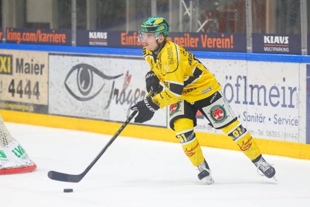 Alex Grossrubatscher 91, Tölzer Löwen at the match between Memmingen Indians v Tölzer Löwen, Ice Hockey, Men, Oberliga Süd , 2025 2026, 24 Matchday on 07 12 2025 in Memmingen, Alpha Cooling Arena Bayern Germany