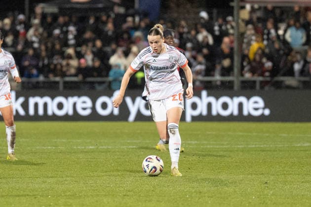 07 12 2025, xhfmx, Soccer Google Pixel Women Bundesliga, Eintracht Frankfurt FC Bayern Franziska Kett FC Bayern Munich, 20 DFL DFB REGULATIONS PROHIBIT ANY USE OF PHOTOGRAPHS as IMAGE SEQUENCES and or QUASI VIDEO Frankfurt am Main
