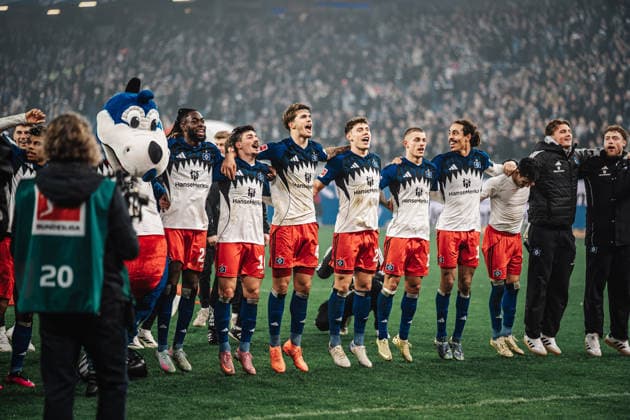 Soccer Men Season 2025 2026 1 Soccer Bundesliga 13 Matchday Hamburger SV vs SV Werder Bremen 07 12 2025 HSV celebrates with the fans after the win, f l Jordan Torunarigha 25, HSV , Giorgi Gocholeishvili 16, HSV , Luka Vuskovic 44, HSV , Nicolai Remberg 21, HSV , Miro Muheim 28, HSV and Yussuf Poulsen 15, HSV Hamburg Volksparkstadion Hamburg Germany