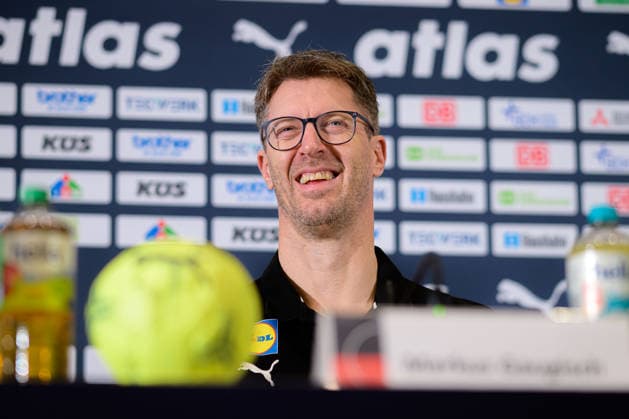 Handball, Womens World Championship, Germany Press conference Coach Markus Gaugisch Germany laughing smiling good-humored grinning Dortmund North Rhine-Westphalia Germany