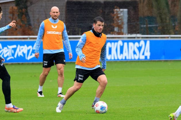 DEU, DFL, 2 FBL Hertha BSC, Training, 09 12 2025, Sportforum, Berlin, DEU, DFL, 2 FBL Hertha BSC, Training, im Bild Diego Demme Hertha BSC Berlin 6 , Toni Leistner Hertha BSC Berlin 37 DFL regulations prohibit any use of Photographs as image sequences and or quasi video nordphotoxGmbHx xEngler nph00076