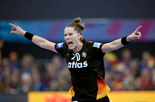 Cheers Emily Vogel GER , Womens Handball World Championship 2025, Quarterfinals Germany GER Brazil BRA , on 09 12 2025 in Dortmund Germany Womens Handball World Championship from 26 11 14 12 2025 in Germany Netherlands Â
