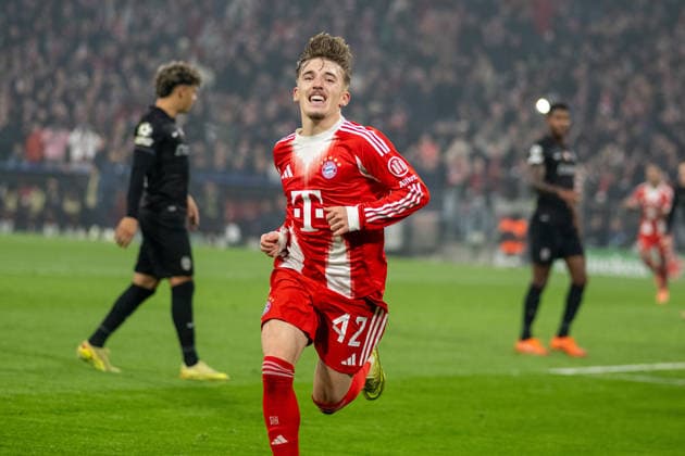 Goal celebration for 2 1, Karl Lennart 42 FC Bayern Muenchen , FC Bayern Muenchen vs Sporting Clube de Portugal, Football, UEFA Champions League, Matchday 6, 09 12 2025 DFB regulations prohibit any use of photographs as image sequences and or quasi video Muenchen Bayern Germany Copyright: xkolbert-press UlrichxGamelx