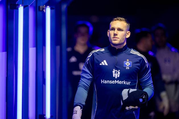 Hamburg, December 3, 2025 Football, DFB Pokal 2025 26, Hamburger SV Holstein Kiel Daniel Peretz Hamburger SV, 26 DFL REGULATIONS PROHIBIT ANY USE OF PHOTOGRAPHS AS IMAGE SEQUENCES AND OR QUASI VIDEO