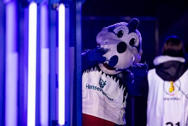Hamburg, December 3, 2025 Football, DFB Pokal 2025 26, Hamburger SV Holstein Kiel HSV Mascot Dino Hermann DFL REGULATIONS PROHIBIT ANY USE OF PHOTOGRAPHS AS IMAGE SEQUENCES AND OR QUASI VIDEO