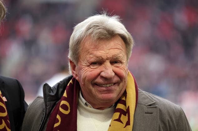 06 12 25 VfB Stuttgart FC Bavaria Munich Germany, Stuttgart, 06 12 2025, Soccer, Bundesliga, Season 2025 2026, VfB Stuttgart FC Bavaria Munich Bernd Forester