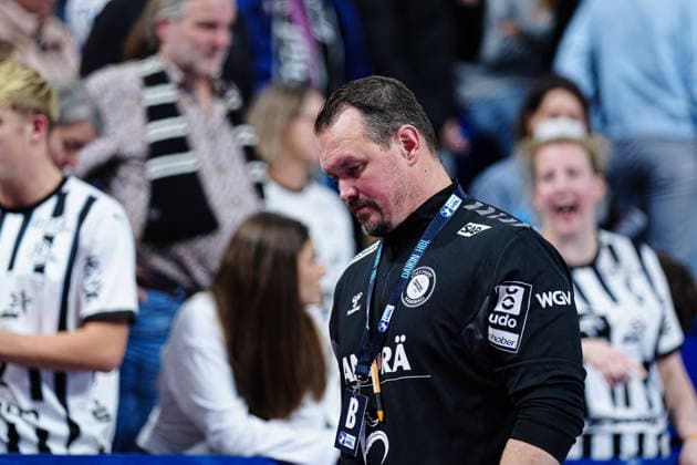 Mischa Kaufmann (TVB Stuttgart, Trainer) enttaeuscht enttaeuschung nach Niederlage GER, THW Kiel vs. TVB Stuttgart, Handball, 1. Bundesliga, Spieltag 16, Saison 2025 2026, 10.12.2025 GER, THW Kiel vs. TVB Stuttgart, Handball, 1. Bundesliga, Spieltag 16, Saison 2025 2026, 10.12.2025 Kiel Copyright: xEibner-Pressefoto MarcelxvonxFehrnx EP_MFN