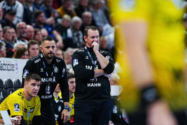 Mischa Kaufmann TVB Stuttgart, Coach GER, THW Kiel vs TVB Stuttgart, Handball, 1 Bundesliga, Matchday 16, Season 2025 2026, 10 12 2025 GER, THW Kiel vs TVB Stuttgart, Handball, 1 Bundesliga, Matchday 16, Season 2025 2026, 10 12 2025 Kiel Copyright: xEibner-Pressefoto MarcelxvonxFehrnx EP_MFN