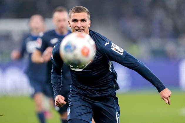 Grischa Prömel Hoffenheim, 6 , on the ball, single image, single photo, action, action, 13 12 2025, Sinsheim Germany , Football, Bundesliga, TSG 1899 Hoffenheim Hamburger SV, DFB DFL REGULATIONS PROHIBIT ANY USE OF PHOTOGRAPHS AS IMAGE SEQUENCES AND OR QUASI VIDEO xozx