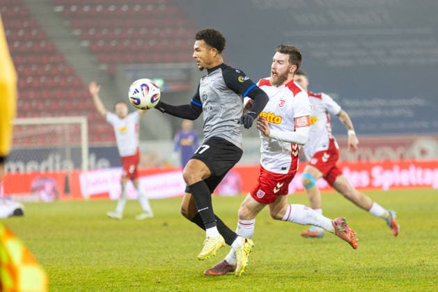 14 12 2025, Soccer, GER, Season, 3 Liga, Season 2025 2026, 18 Matchday, SSV Jahn Regensburg SV Waldhof Mannheim Samuel Adifade Mannheim on the ball in front of Christian Kühlwetter SSV Jahn Regensburg DFL REGULATIONS PROHIBIT ANY USE OF PHOTOGRAPHS AS IMAGE SEQUENCES AND OR QUASI VIDEO