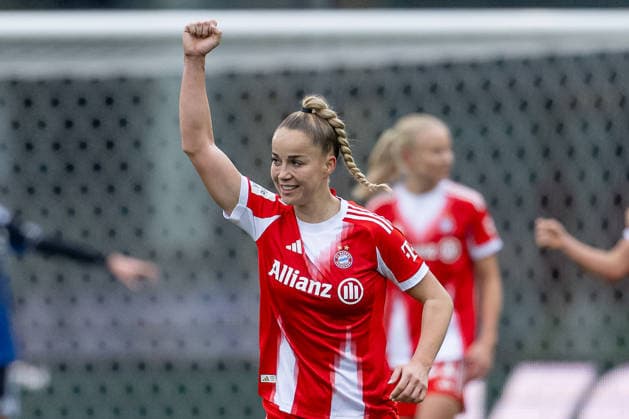 Giulia Gwinn FC Bayern Muenchen Frauen, 07 after her goal for 1 0 GER, FC Bayern Muenchen Frauen vs Hamburger SV, Fußball, Google Pixel Frauen Bundesliga, 13 Spieltag, Saison 2025 2026, 14 12 2025 DFL DFB REGULATIONS PROHIBIT ANY USE OF PHOTOGRAPHS as IMAGE SEQUENCES and or QUASI VIDEO GER, FC Bayern Muenchen Frauen vs Hamburger SV, Football, Google Pixel Frauen Bundesliga, 13 Spieltag, Saison 2025 2026, 14 12 2025 Muenchen Copyright: xEibner-Pressefoto HeikexFeinerx EP_HFR
