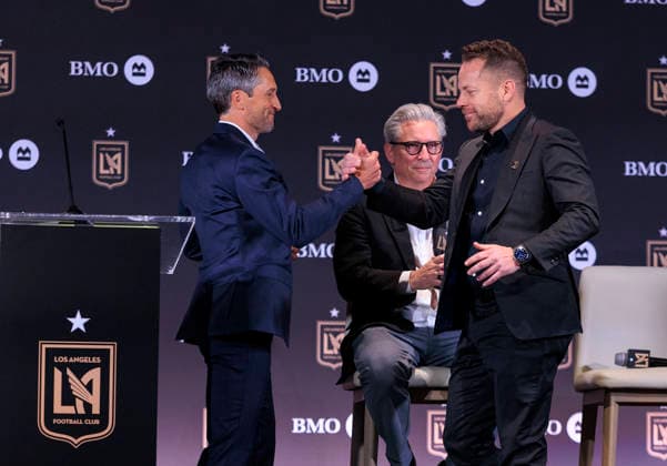 December 15, 2025, Los Angeles, California, USA: Marc Dos Santos is presented as the new head coach of the Los Angeles Football Club by John Thorrington during a press conference, PK, Pressekonferenz on Monday December 15, 2025 at the BMO Stadium in Los Angeles, California. JAVIER ROJAS PI Los Angeles USA - ZUMAp124 20251215_zaa_p124_017 Copyright: xJavierxRojasx