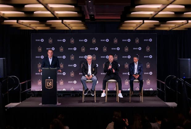 December 15, 2025, Los Angeles, California, USA: Marc Dos Santos, the new head coach of Los Angeles Football Club, responds to a question during a press conference, PK, Pressekonferenz on Monday, December 15, 2025, at BMO Stadium in Los Angeles, California, accompanied by Bennet Rosenthal (2L) and John Thorrington (R). JAVIER ROJAS PI Los Angeles USA - ZUMAp124 20251215_zaa_p124_023 Copyright: xJavierxRojasx