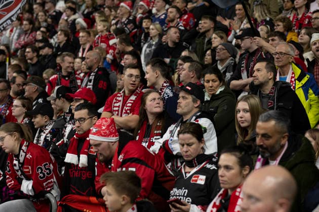 PENNY DEL Cologne Sharks Grizzly Wolfsburg Cologne, 18 12 2025 South Curve PENNY DEL Cologne Sharks Grizzly Wolfsburg on 18 12 2025 at the Lanxess Arena in Cologne Germany Copyright: xBEAUTIFULxSPORTS AndreasxDickx