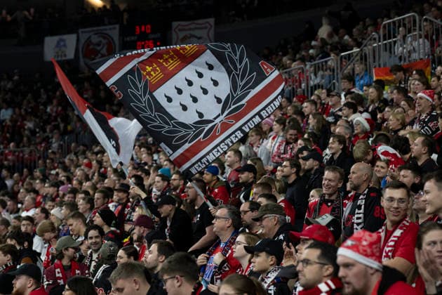 PENNY DEL Cologne Sharks Grizzly Wolfsburg Cologne, 18 12 2025 South Curve PENNY DEL Cologne Sharks Grizzly Wolfsburg on 18 12 2025 at the Lanxess Arena in Cologne Germany Copyright: xBEAUTIFULxSPORTS AndreasxDickx