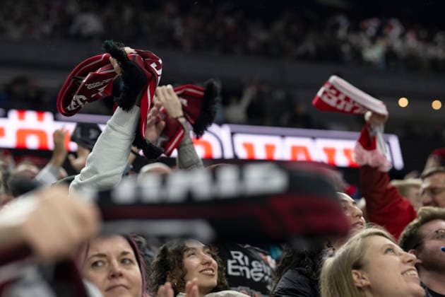 PENNY DEL Cologne Sharks Grizzly Wolfsburg Cologne, 18 12 2025 Fans PENNY DEL Cologne Sharks Grizzly Wolfsburg on 18 12 2025 at the Lanxess Arena in Cologne Germany Copyright: xBEAUTIFULxSPORTS AndreasxDickx