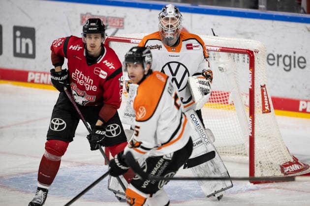 PENNY DEL Cologne Sharks Grizzly Wolfsburg Cologne, 18 12 2025 Louis Marc Aubry Cologne Sharks, Forward, 15 Dustin Strahlmeier Grizzly Wolfsburg, Goalkeeper, 1 Björn Krupp Grizzly Wolfsburg, Defense, 5 PENNY DEL Cologne Sharks Grizzly Wolfsburg on 18 12 2025 at the Lanxess Arena in Cologne Germany Copyright: xBEAUTIFULxSPORTS AndreasxDickx