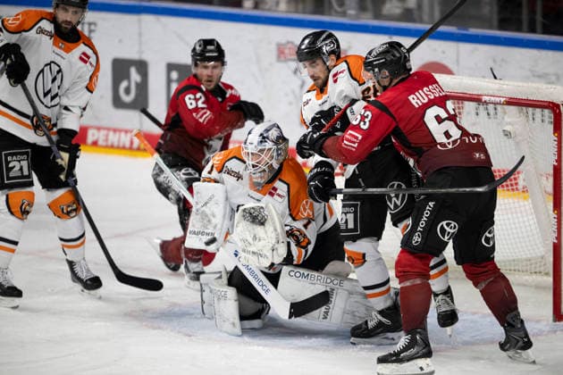 PENNY DEL Cologne Sharks Grizzly Wolfsburg Cologne, 18 12 2025 Parker Tuomie Cologne Sharks, Forward, 62 Dustin Strahlmeier Grizzly Wolfsburg, Goalkeeper, 1 Jimmy Martinovic Grizzly Wolfsburg, Defense, 28 Patrick Russell Cologne Sharks, Forward, 63 PENNY DEL Cologne Sharks Grizzly Wolfsburg on 18 12 2025 at the Lanxess Arena in Cologne Germany Copyright: xBEAUTIFULxSPORTS AndreasxDickx