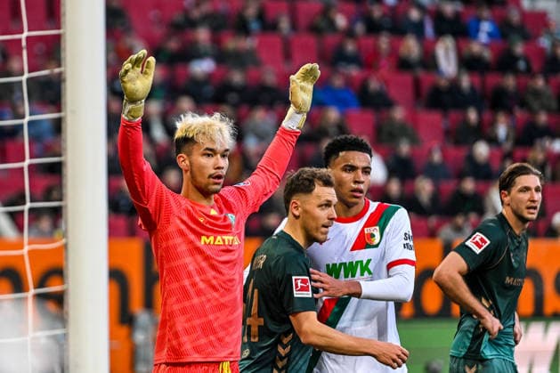 GER, 1 FBL, FC Augsburg vs SV Werder Bremen 20 12 2025, WWK Arena, Augsburg, GER, 1 FBL, FC Augsburg vs SV Werder Bremen, in the picture Mio Backhaus Werder Bremen, 30 before a corner kick nordphotoxGmbHx xHafner nph00200