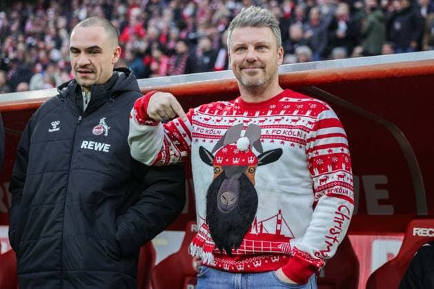Soccer 1 Bundesliga 15 Matchday 1 FC Köln 1 FC Union Berlin on 20 12 2025 at RheinEnergieStadion in Cologne Lukas Kwasniok Coach Head Coach Cologne in Christmas Sweater DFL regulations prohibit any use of photographs as image sequences and or quasi video xJRx