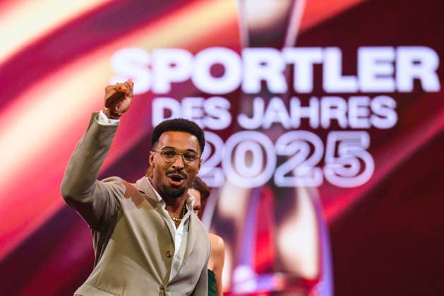Sportsman of the Year 2025 Leo Neugebauer celebrates with his trophy for 1st place at the Sportsman of the Year 2025 event Baden Baden Kurhaus Baden Württemberg Germany
