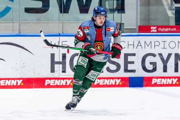 Donald D J Busdeker Augsburger Panther, 14 at Warmup GER, Augsburger Panther vs Straubing Tigers, Ice Hockey, DEL, Matchday 30, Season 2025 2026, 21 12 2025 GER, Augsburger Panther vs Straubing Tigers, Ice Hockey, DEL, Matchday 30, Season 2025 2026, 21 12 2025 Augsburg Copyright: xEibner-Pressefoto FranzxFeinerx EP_HFR