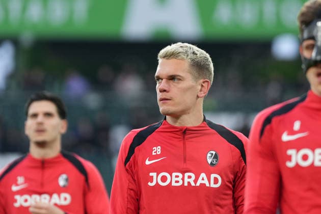 Matthias Ginter (SC Freiburg, 28) , Deutschland, Fussball, 1. Bundesliga, 15.Spieltag, 2025 2026, VfL Wolfsburg vs. SC Freiburg, 20.12.2025, Volkswagen Arena, Wolfsburg, Deutschland DFL REGULATIONS PROHIBIT ANY USE OF PHOTOGRAPHS AS IMAGE SEQUENCES AND OR QUASI-VIDEO. Wolfsburg Volkswagen Arena Niedersachsen Deutschland Copyright: xArnexAmbergx