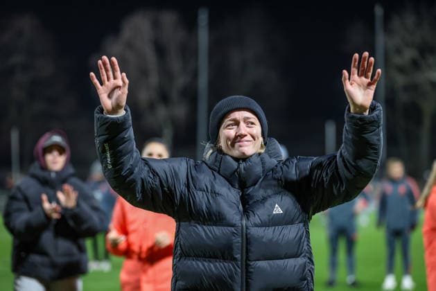 GER, Leverkusen, Bayer Leverkusen vs FC Bayern Munich, Google Pixel Womens Bundesliga, Football, DFB, Season 2025 2026, Ulrich Haberland Stadium, 14 Matchday in picture Lea Schüller Bayern Munich Women 11 says goodbye to the fans of FC Bayern Munich Women, Tears, Emotions DFB DFL REGULATIONS PROHIBIT ANY USE OF PHOTOGRAPHS AS IMAGE SEQUENCES AND OR QUASI VIDEO, 22 12 2025 Copyright: HMBxMedia HendrikxHamelau