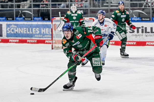 Donald D J Busdeker Augsburger Panther, 14 GER, Augsburger Panther vs Straubing Tigers, Ice Hockey, DEL, Matchday 30, Season 2025 2026, 21 12 2025 GER, Augsburger Panther vs Straubing Tigers, Ice Hockey, DEL, Matchday 30, Season 2025 2026, 21 12 2025 Augsburg Copyright: xEibner-Pressefoto HeikexFeinerx EP_HFR