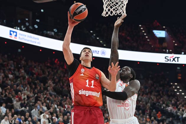 VLADIMIR LUCIC FCB , action,duel against Ish WAINRIGHT Hapoel Basketball Euro League,season 2025 2026, FC Bayern Muenchen Hapoel Te Aviv 72 82 on 23 12 2025, S A P G A R D EN