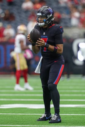 HOUSTON, TX - OCTOBER 26: Quarterback C.J. Stroud 7 of the Houston Texans warms up before the NFL, American Football Herren, USA game between Houston Texans and San Francisco 49ers on October 26, 2025, at NRG Stadium in Houston, TX. (Photo by David Buono Icon Sportswire) NFL: OCT 26 49ers at Texans EDITORIAL USE ONLY Icon251026062