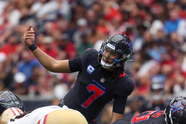HOUSTON, TX - OCTOBER 26: Quarterback C.J. Stroud 7 of the Houston Texans signals to his wideout during the NFL, American Football Herren, USA game between Houston Texans and San Francisco 49ers on October 26, 2025, at NRG Stadium in Houston, TX. (Photo by David Buono Icon Sportswire) NFL: OCT 26 49ers at Texans EDITORIAL USE ONLY Icon251026127