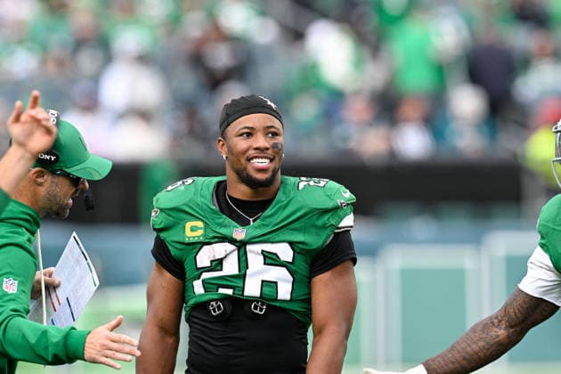 PHILADELPHIA, PA - OCTOBER 26: Philadelphia Eagles running back Saquon Barkley 26 smiles after the game between the New York Giants and the Philadelphia Eagles on October 26th, 2025 at Lincoln Financial Field in Philadelphia, PA. (Photo by Terence Lewis Icon Sportswire) NFL, American Football Herren, USA OCT 26 Giants at Eagles EDITORIAL USE ONLY Icon251026053