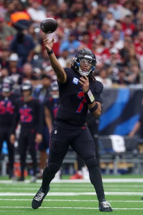 HOUSTON, TX - OCTOBER 26: Quarterback C.J. Stroud 7 of the Houston Texans passes the ball during the NFL, American Football Herren, USA game between Houston Texans and San Francisco 49ers on October 26, 2025, at NRG Stadium in Houston, TX. (Photo by David Buono Icon Sportswire) NFL: OCT 26 49ers at Texans EDITORIAL USE ONLY Icon251026001