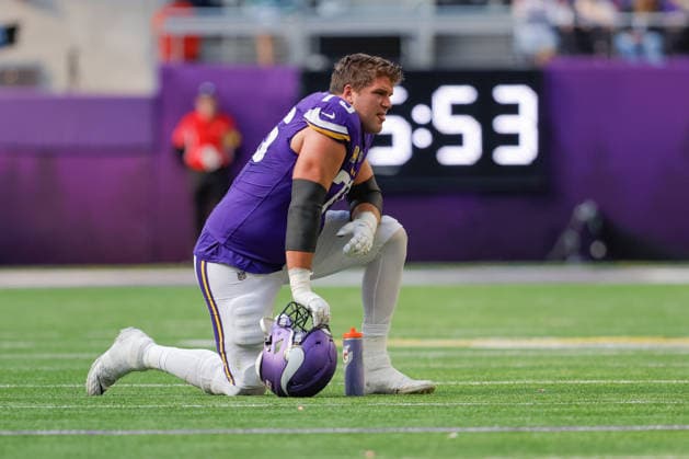 MINNEAPOLIS, MN - OCTOBER 19: Minnesota Vikings offensive tackle Brian O Neill (75) kneels on the field during the second half of NFL, American Football Herren, USA game between the Minnesota Vikings and Philadelphia Eagles on October 19th, 2025, at U.S. Bank Stadium in Minneapolis, MN. (Photo by Bailey Hillesheim Icon Sportswire) NFL: OCT 19 Eagles at Vikings EDITORIAL USE ONLY Icon251019257